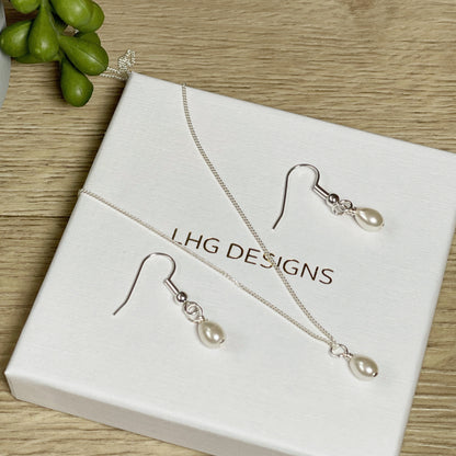 Dainty Pearl Necklace, Dainty Pearl Earrings, Single Pearl Necklace, Bridal Jewellery, Bridesmaid Necklace Gift, Wedding Gift, Teardrop